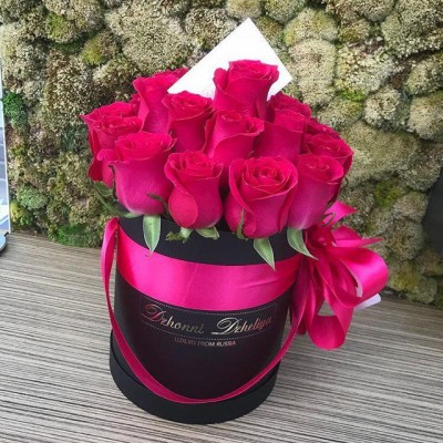 Малиновые элитные розы из Эквадора в черной коробке (21-23)