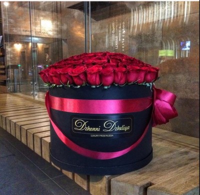 Элитные бордовые розы из Эквадора в черной коробке — 101 роза