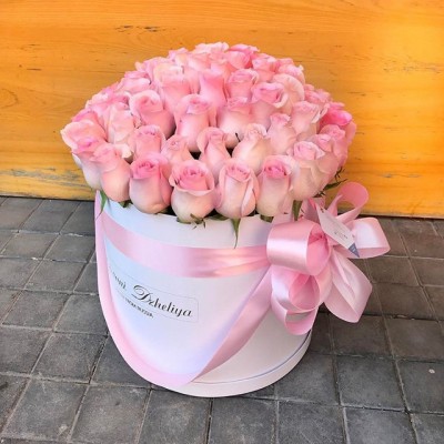 Розовые розы (Эквадор) в коробке